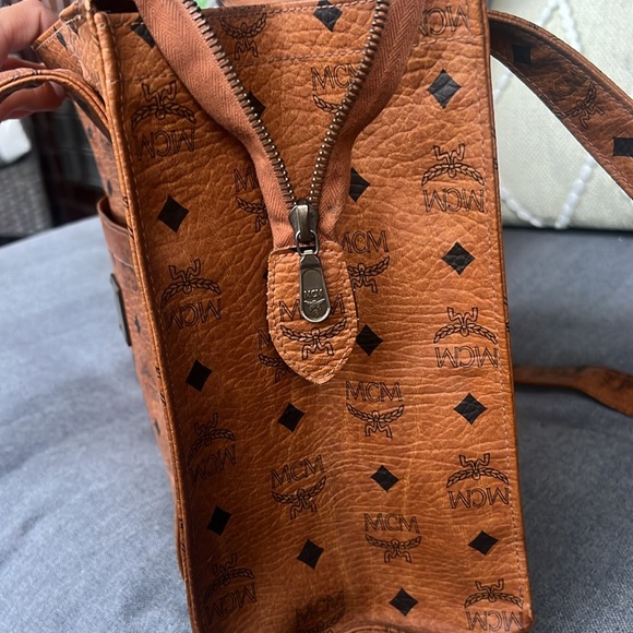Authentic MCM Large bag Like New! - Picture 5 of 14